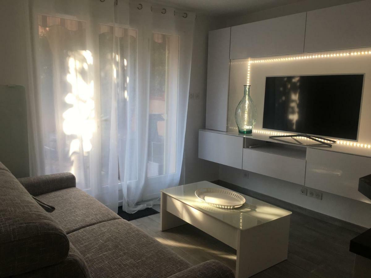 Appartement Les Mimosas Bord De Mer, Des Plages, Du Port Et De Toutes Commodités *